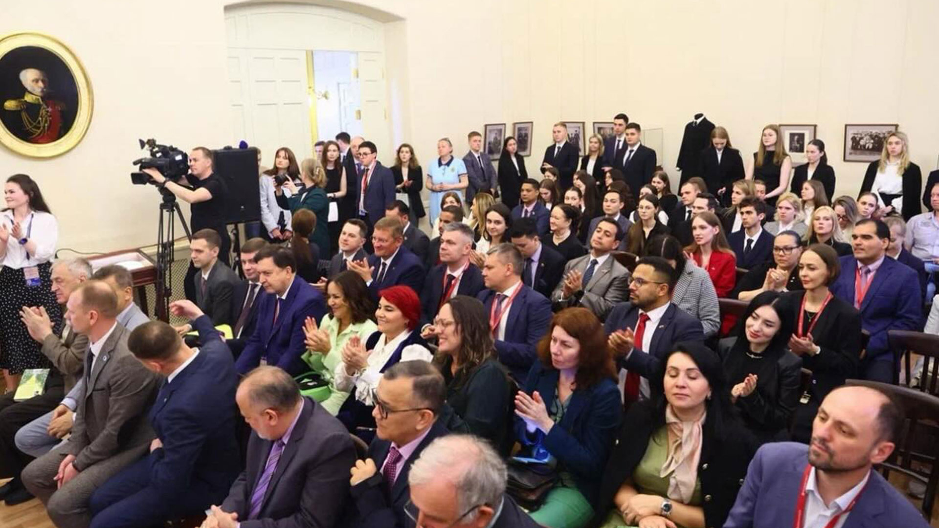 Tarek William Saab en San Petersburgo - Antología Poética Soñando el largo viaje