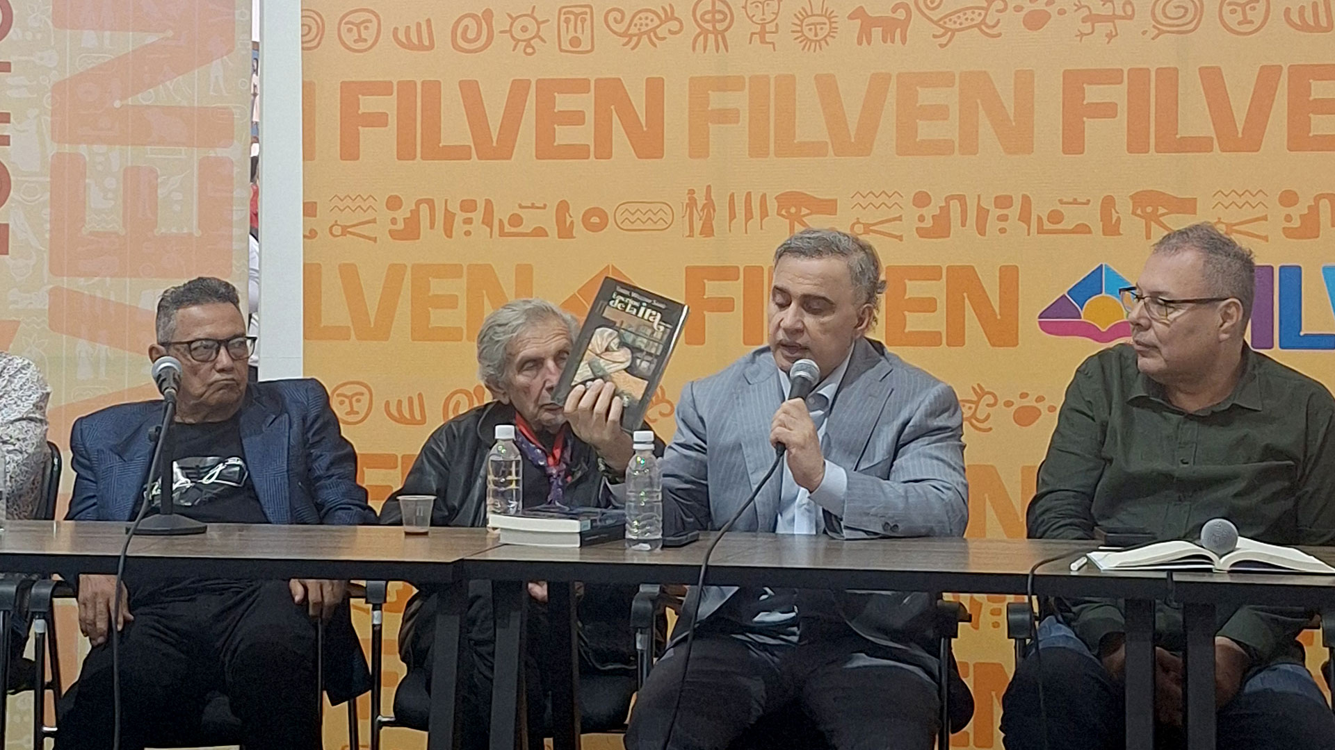 Coloquio Tarek William Saab vida literaria
