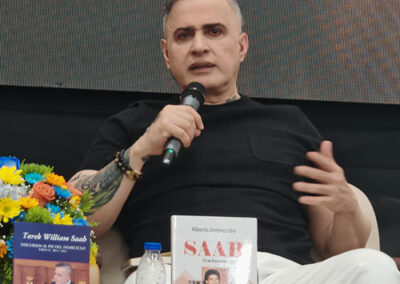 Tarek William Saab Poeta de la revolución