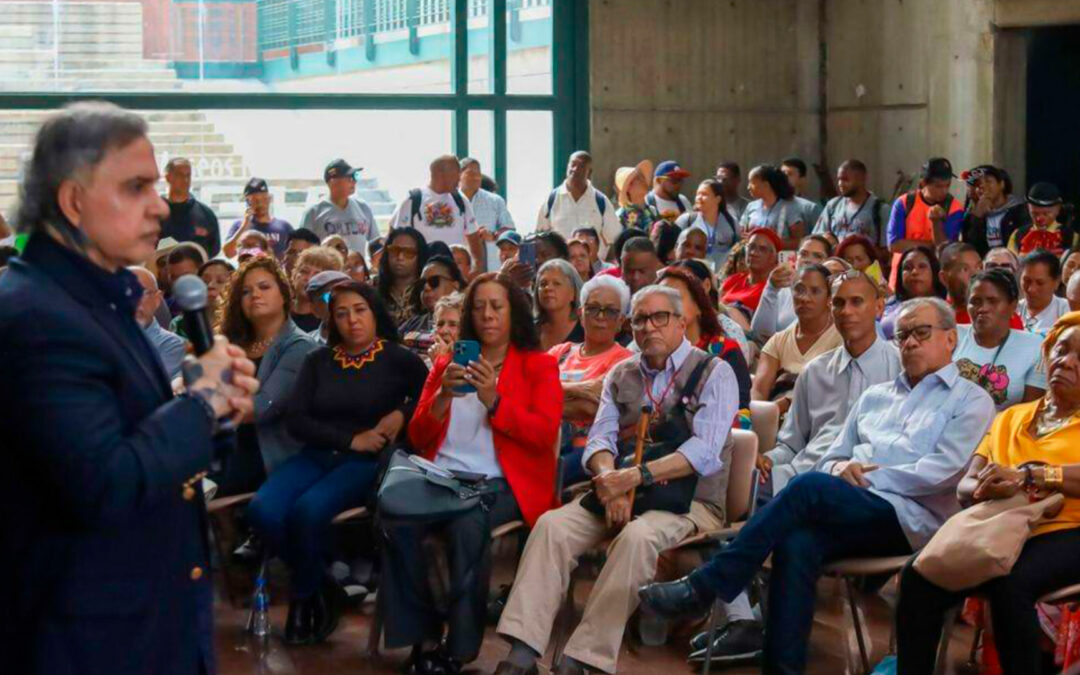 Alianza entre comunas y poetas